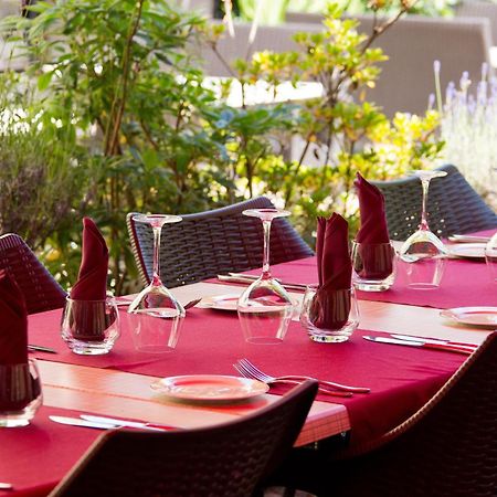 Logis Hotel-Restaurant Le Chene Vert Saint-Pourçain-sur-Sioule Dış mekan fotoğraf