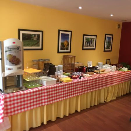 Logis Hotel-Restaurant Le Chene Vert Saint-Pourçain-sur-Sioule Dış mekan fotoğraf
