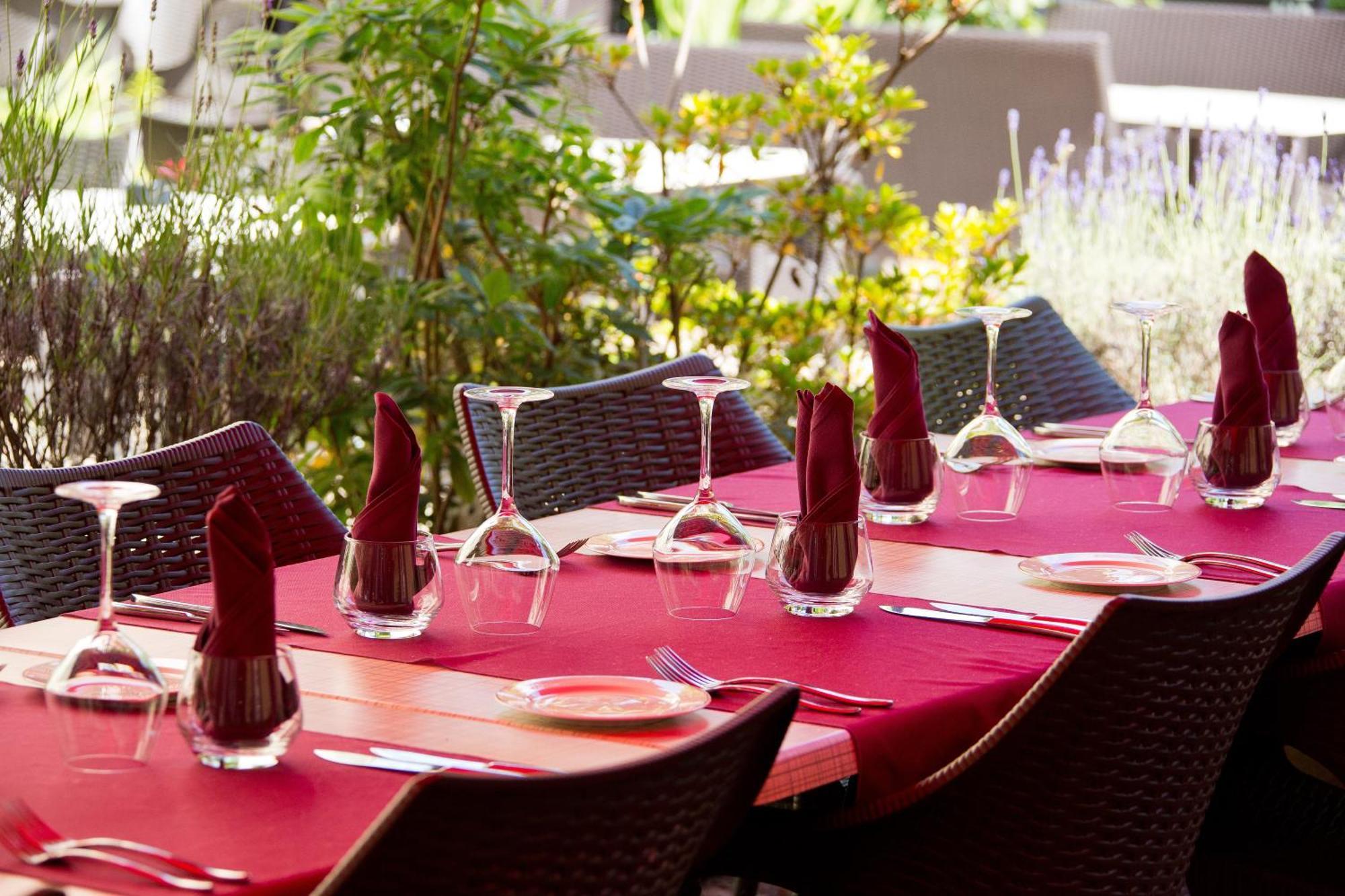 Logis Hotel-Restaurant Le Chene Vert Saint-Pourçain-sur-Sioule Dış mekan fotoğraf