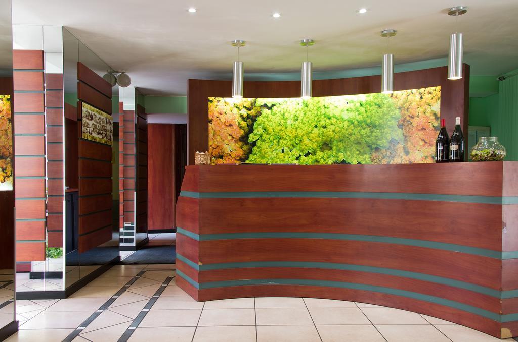 Logis Hotel-Restaurant Le Chene Vert Saint-Pourçain-sur-Sioule Dış mekan fotoğraf