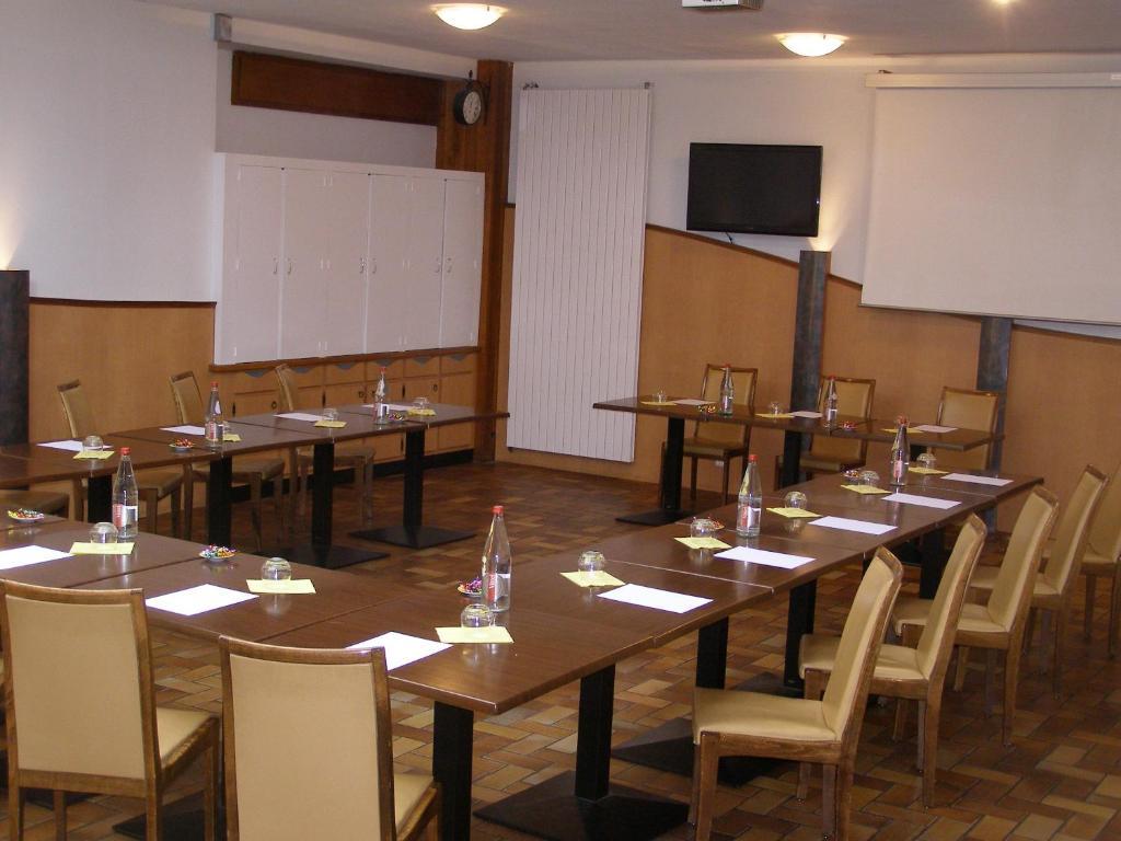 Logis Hotel-Restaurant Le Chene Vert Saint-Pourçain-sur-Sioule Dış mekan fotoğraf