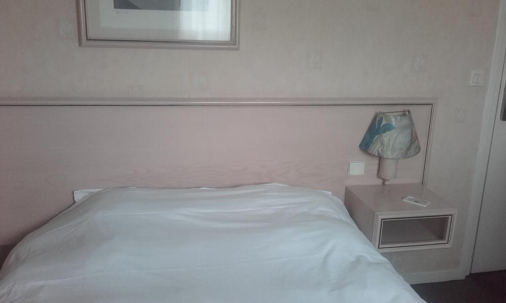 Logis Hotel-Restaurant Le Chene Vert Saint-Pourçain-sur-Sioule Dış mekan fotoğraf