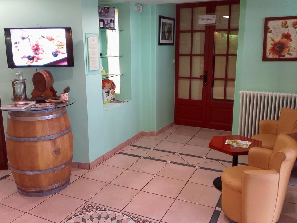 Logis Hotel-Restaurant Le Chene Vert Saint-Pourçain-sur-Sioule Dış mekan fotoğraf