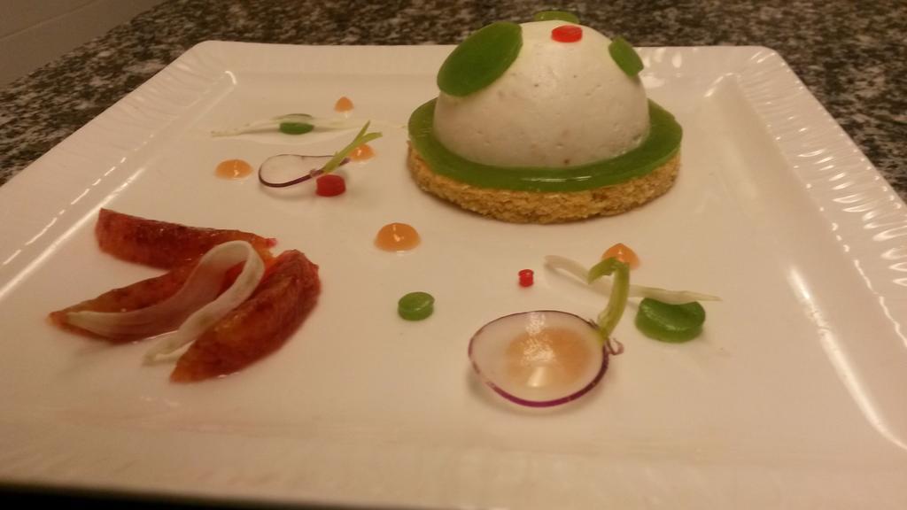 Logis Hotel-Restaurant Le Chene Vert Saint-Pourçain-sur-Sioule Dış mekan fotoğraf