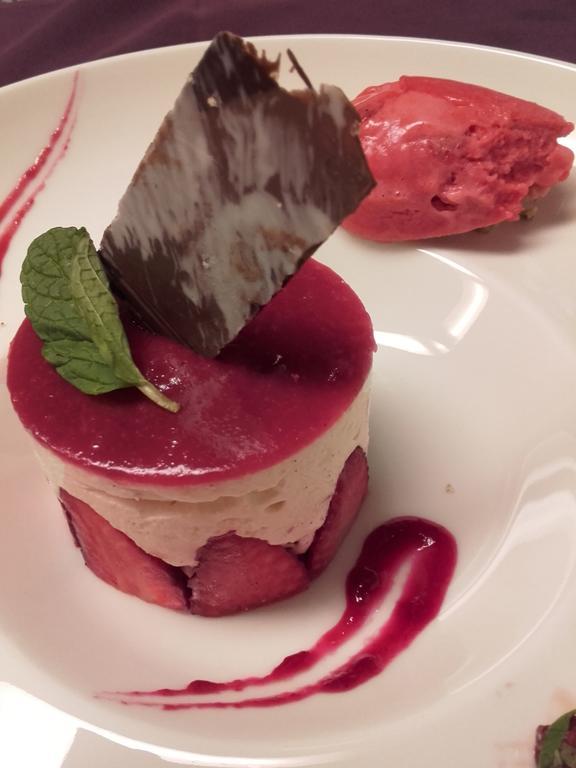 Logis Hotel-Restaurant Le Chene Vert Saint-Pourçain-sur-Sioule Dış mekan fotoğraf