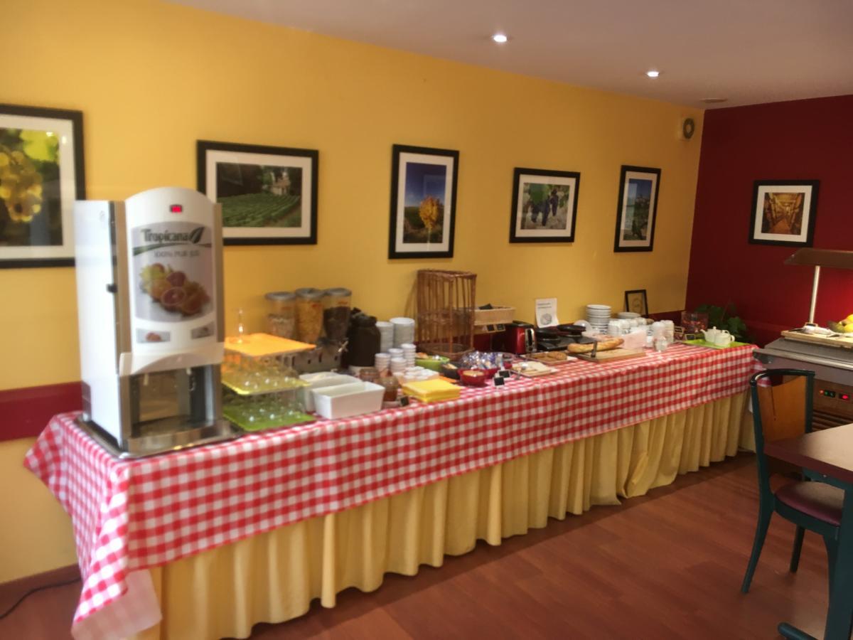 Logis Hotel-Restaurant Le Chene Vert Saint-Pourçain-sur-Sioule Dış mekan fotoğraf