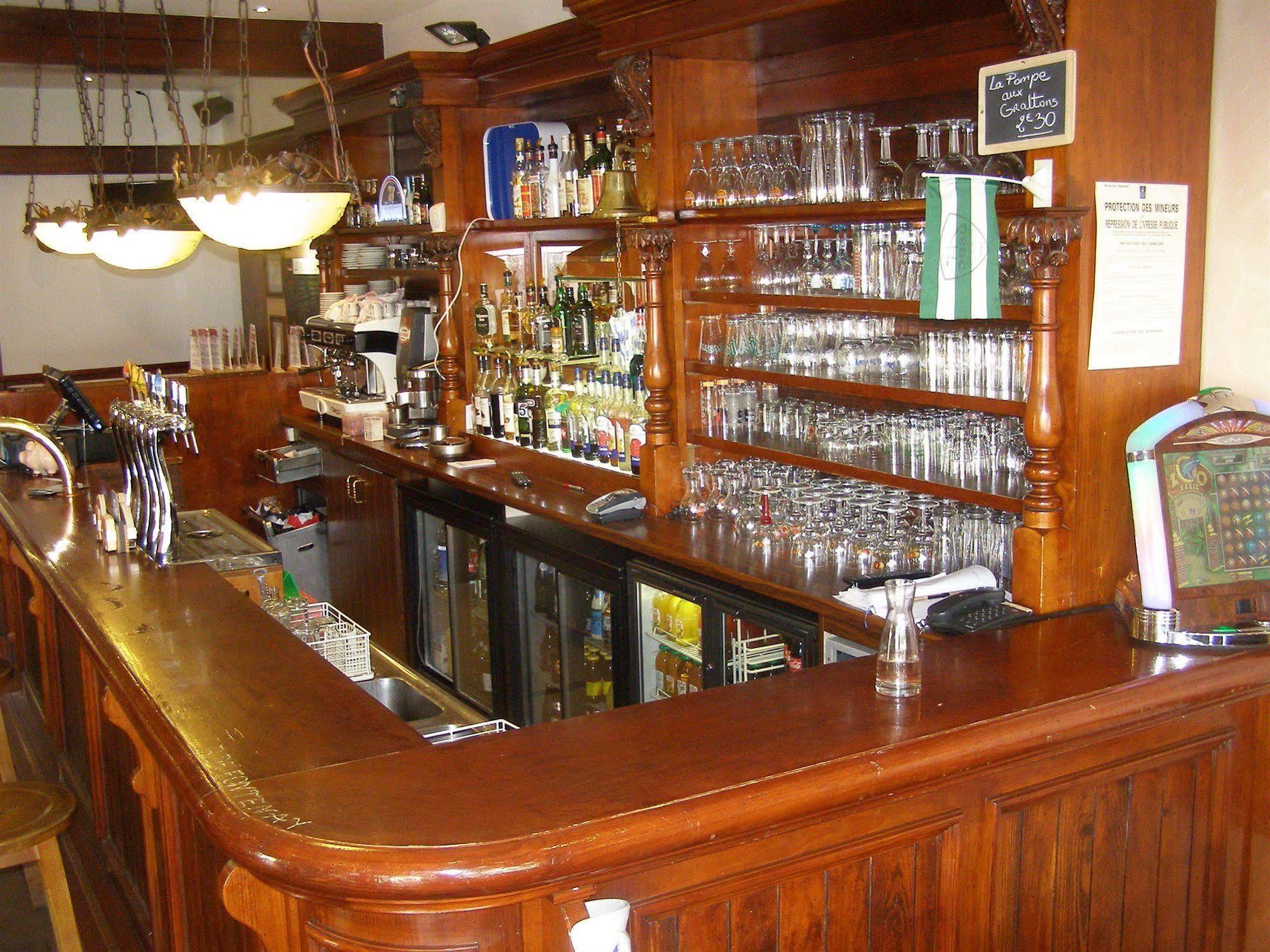 Logis Hotel-Restaurant Le Chene Vert Saint-Pourçain-sur-Sioule Dış mekan fotoğraf