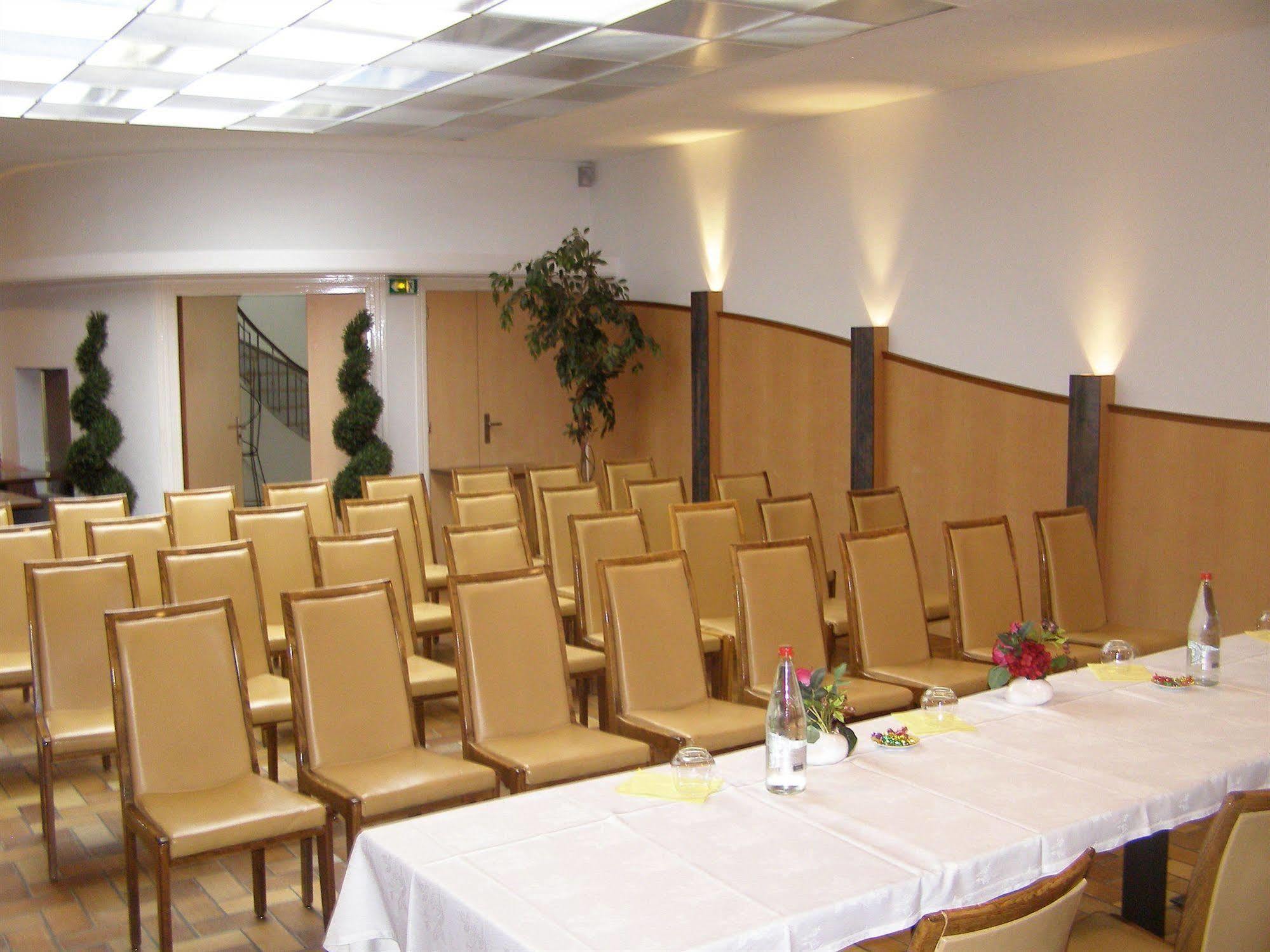 Logis Hotel-Restaurant Le Chene Vert Saint-Pourçain-sur-Sioule Dış mekan fotoğraf