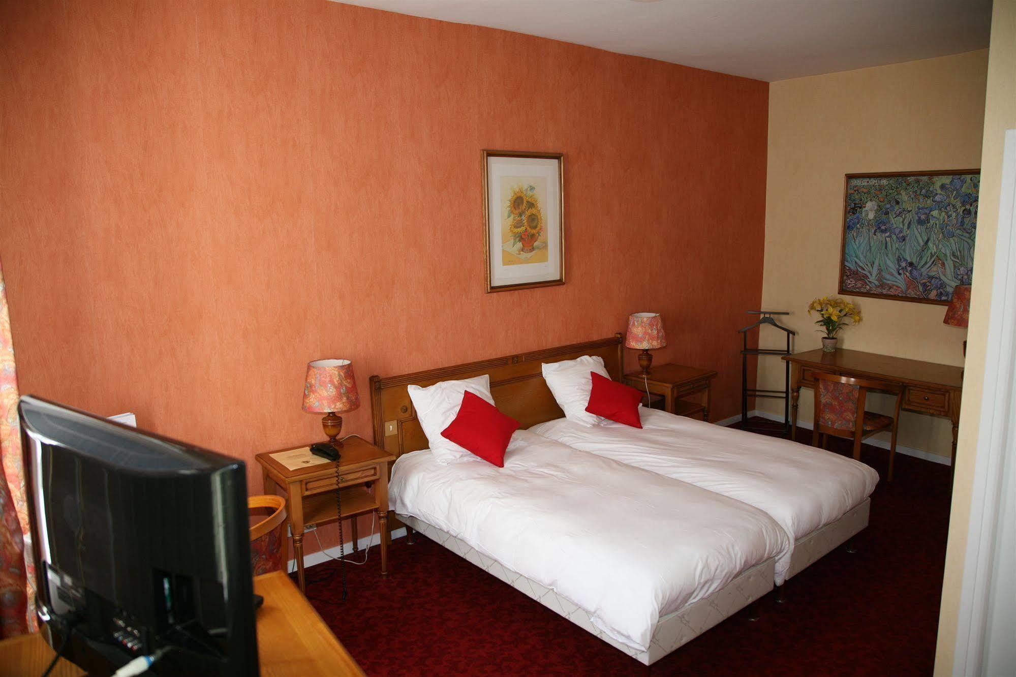Logis Hotel-Restaurant Le Chene Vert Saint-Pourçain-sur-Sioule Dış mekan fotoğraf